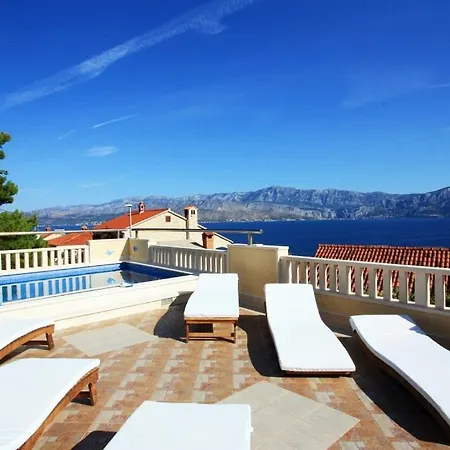 With Pool 度假居 波斯蒂勒