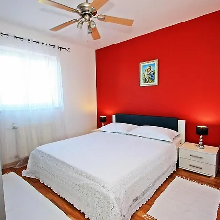 With Pool 度假居 波斯蒂勒