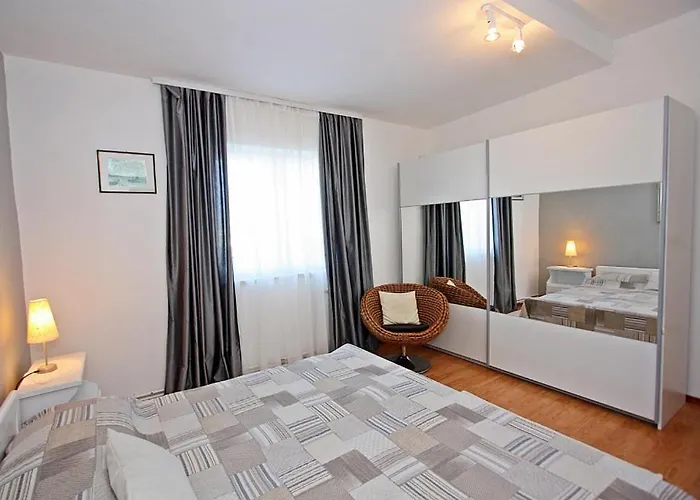 With Pool 펜션 포스티라