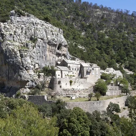 With Pool Hébergement de vacances