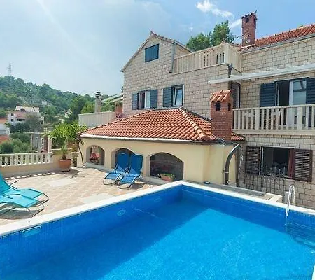 Hébergement de vacances With Pool *